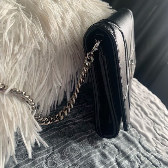 ❤️SOLD❤️Authentic Diorama Wallet on Chain - Picture 8 of 10